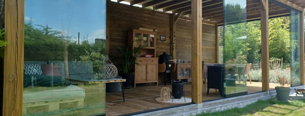 Glazen schuifwand in overkapping. Doen of niet?