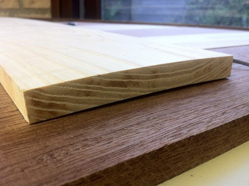 Douglas hout zet uit, krimpt en trekt krom?